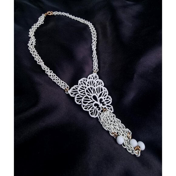 Rare Find Vintage CROWN TRIFARI 1960s Signed White Enamel Pendant Necklace - Picture 1 of 9